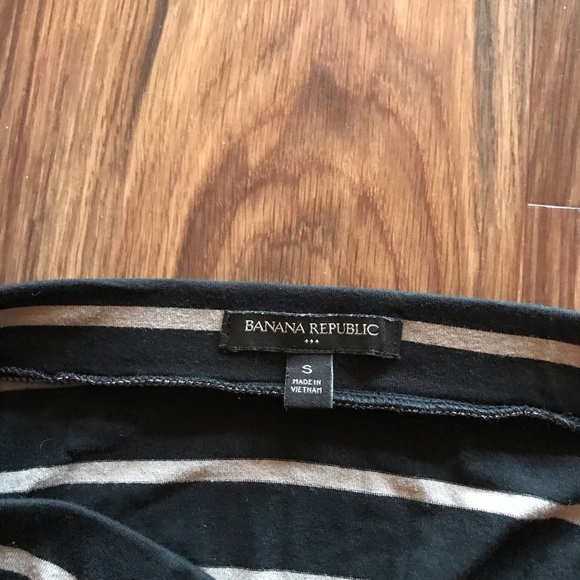 Banana Republic Knit Skirt.  Size Small - Picture 2 of 3